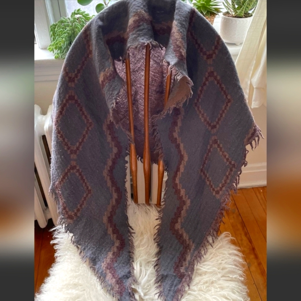 Aritzia Wilfred Diamond Mosaic Triangle Scarf